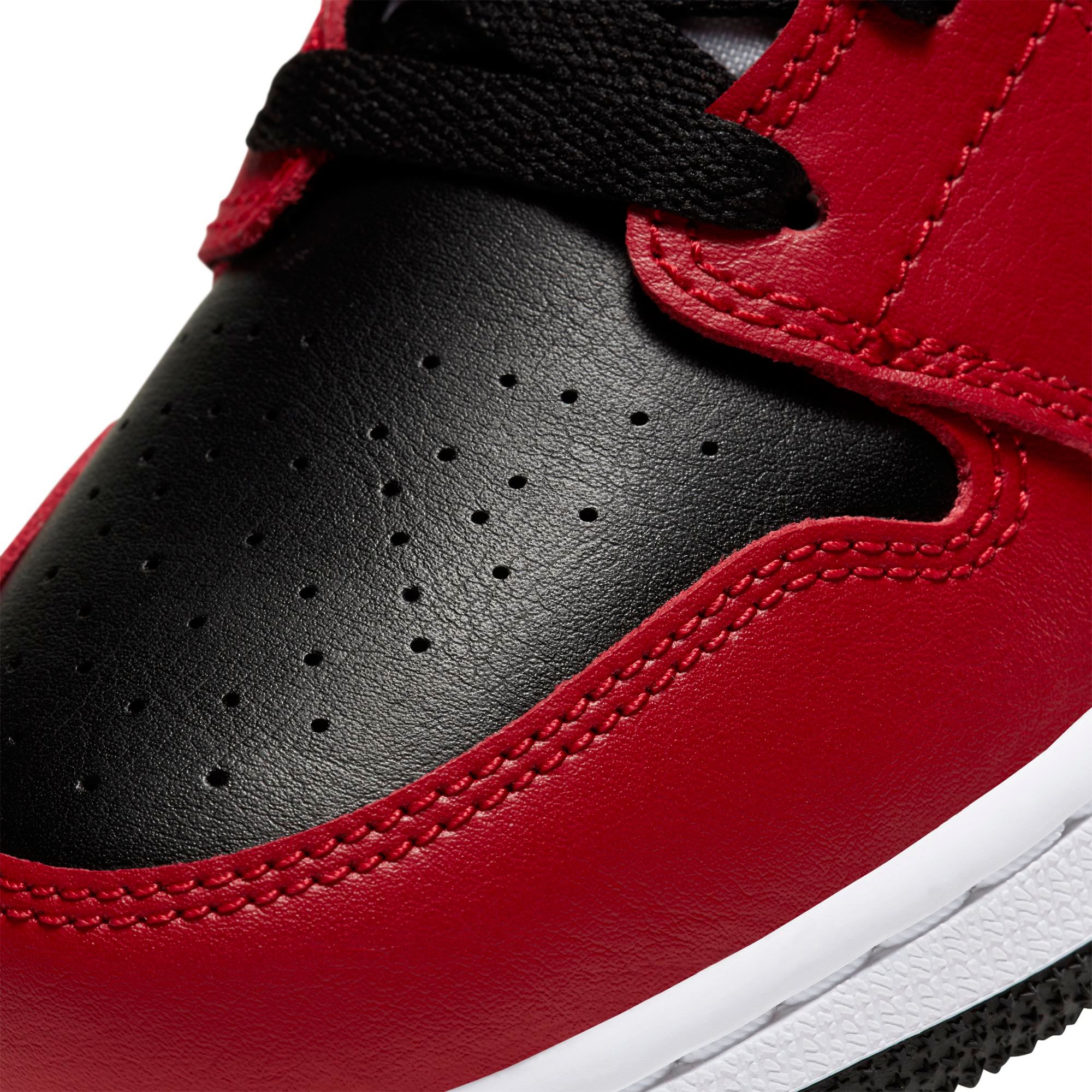 Jordan Kids' Grade School Jordan 1 Mid Basketball Shoes product image