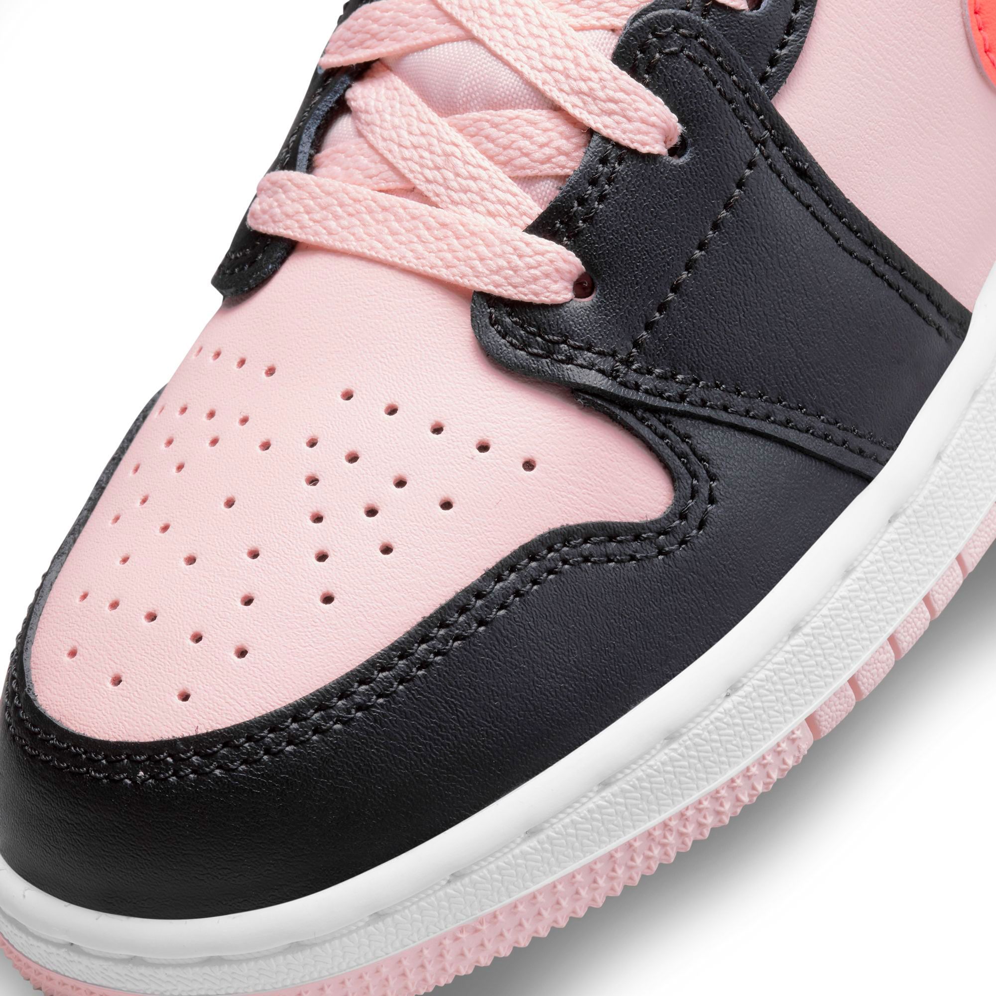 Jordan Kids' Grade School Jordan 1 Mid Basketball Shoes product image
