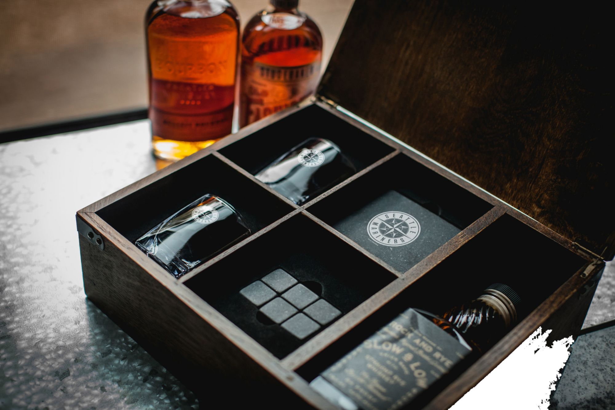 Picnic Time Seattle Mariners Whiskey Box Gift Set product image