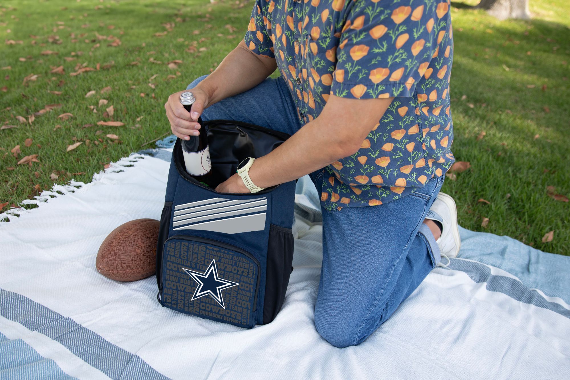 Picnic Time Dallas Cowboys LG Backpack Cooler product image
