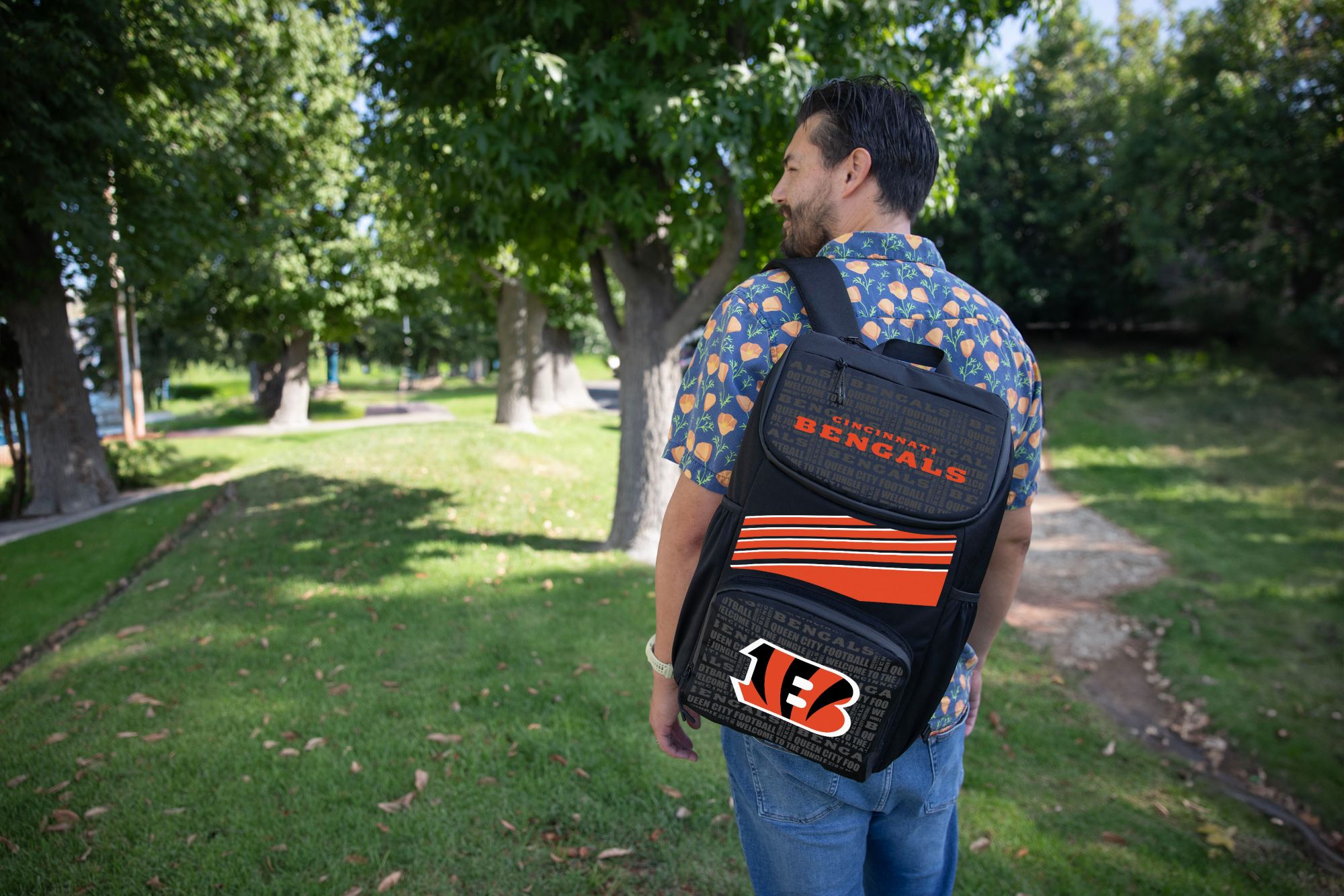 Picnic Time Cincinnati Bengals LG Backpack Cooler product image
