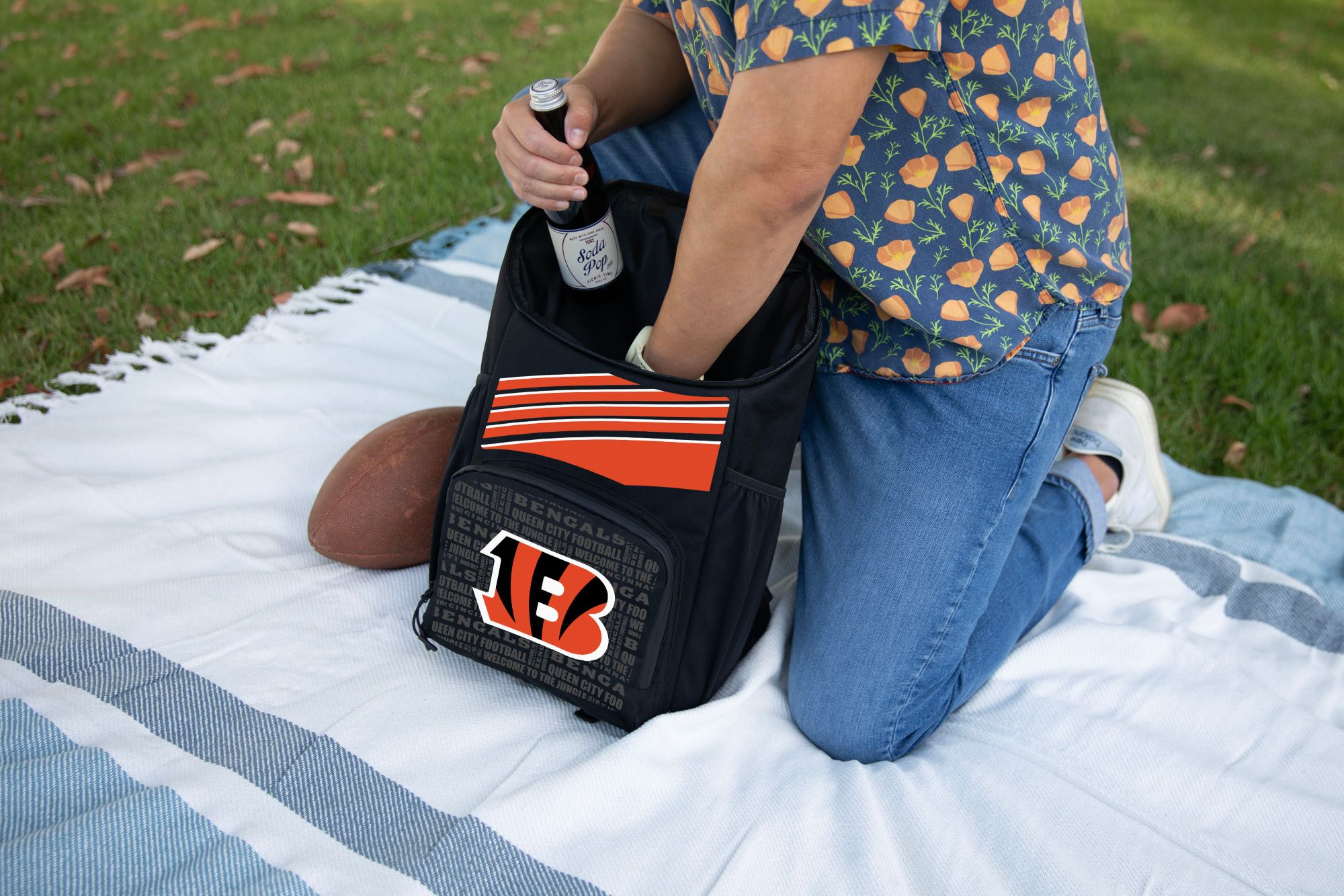Picnic Time Cincinnati Bengals LG Backpack Cooler product image