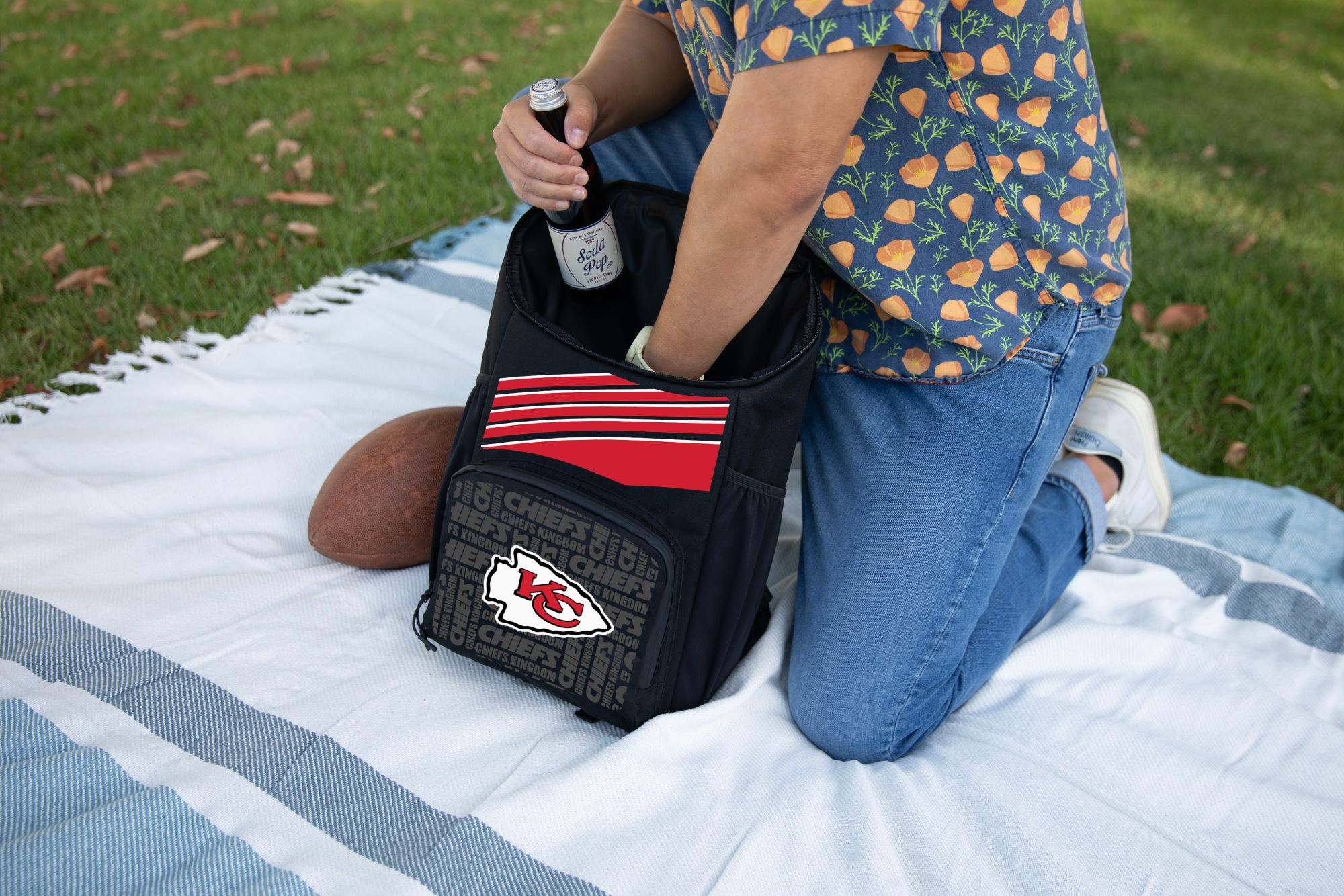 Picnic Time Kansas City Chiefs LG Backpack Cooler product image