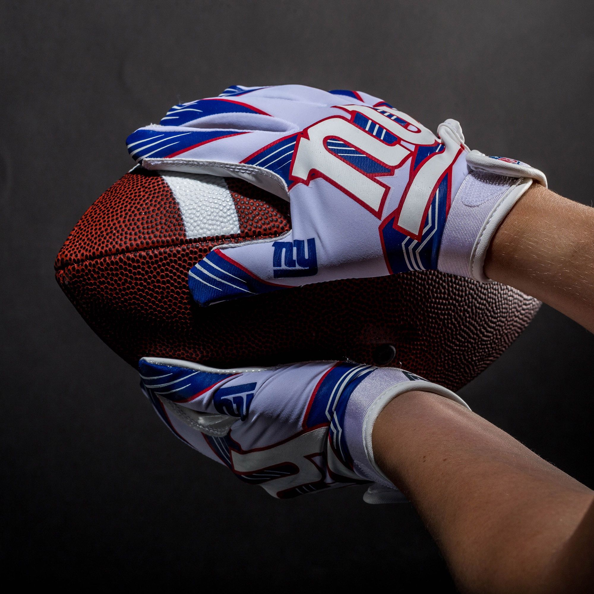 Giants deals receiver gloves