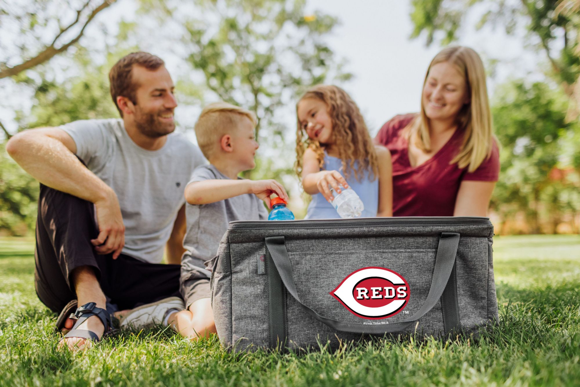 Picnic Time Cincinnati Reds 64 Can Collapsible Cooler product image
