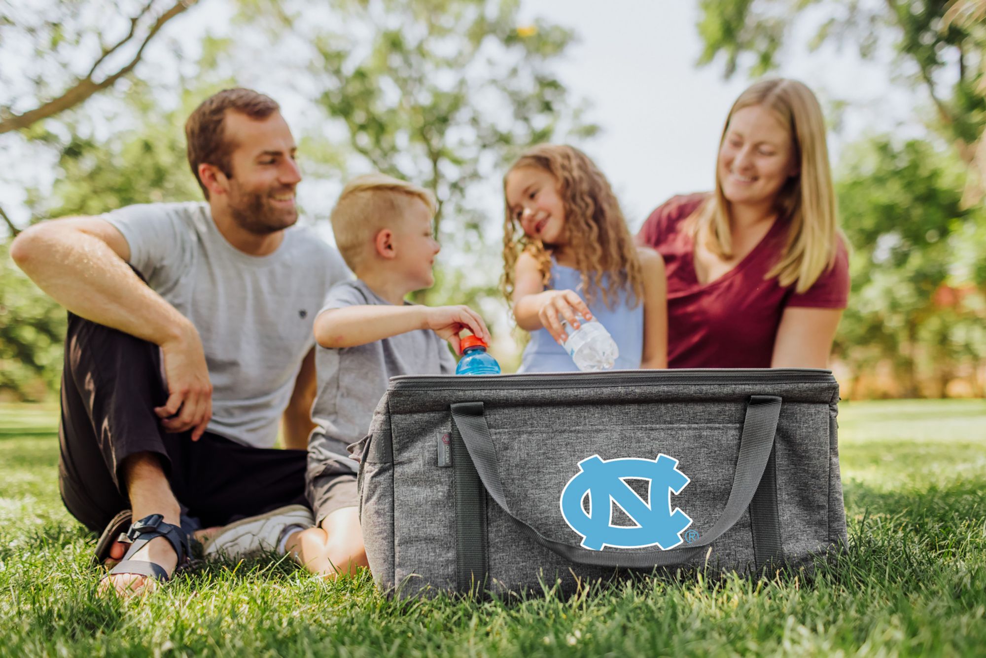 Picnic Time North Carolina Tar Heels 64-Can Collapsible Cooler product image