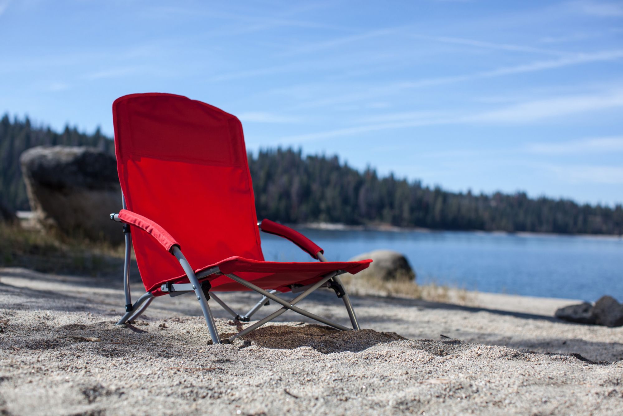 Picnic Time Cincinnati Reds Tranquility Beach Chair with Carry Bag