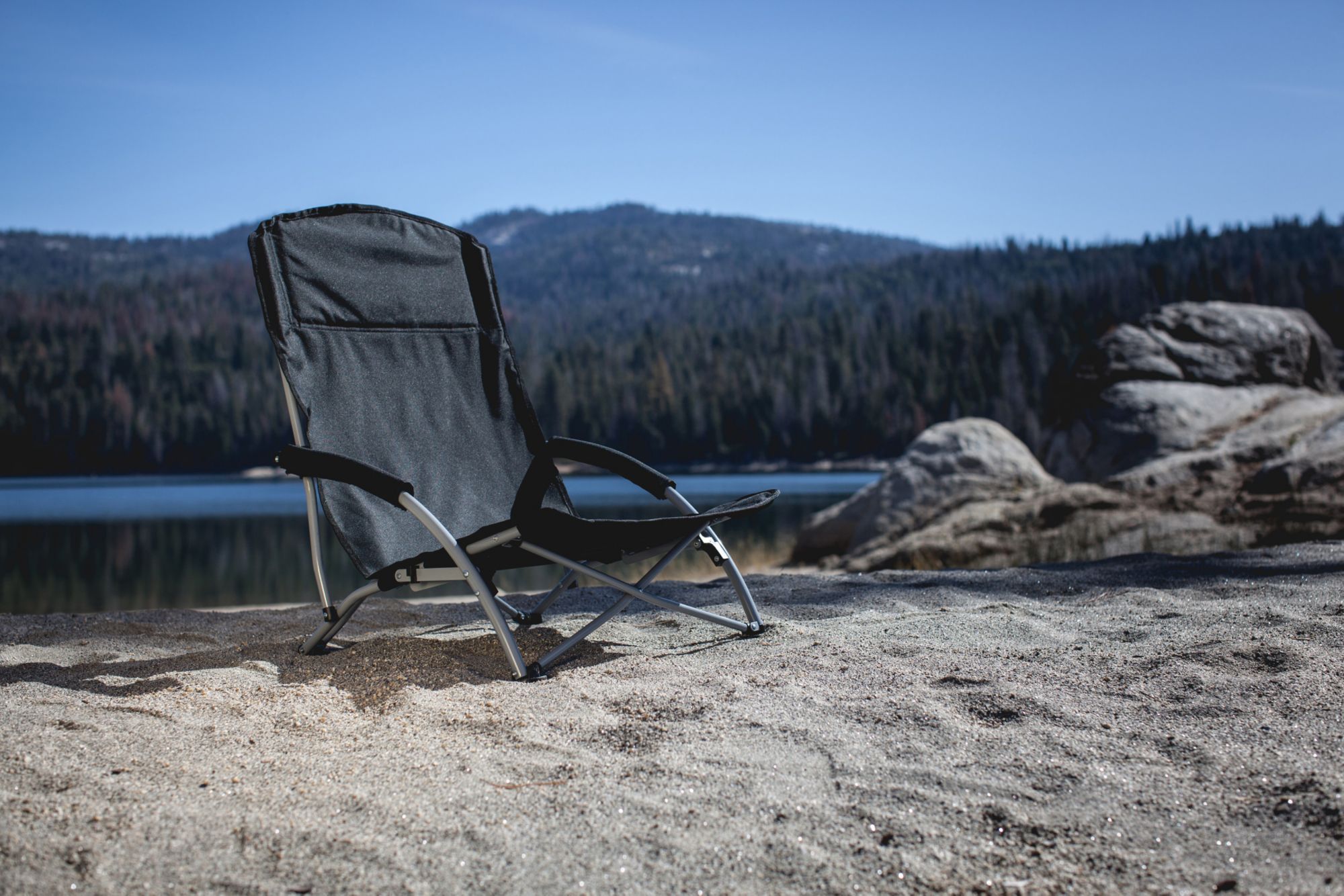 Picnic Time Oakland Athletics Tranquility Beach Chair with Carry Bag