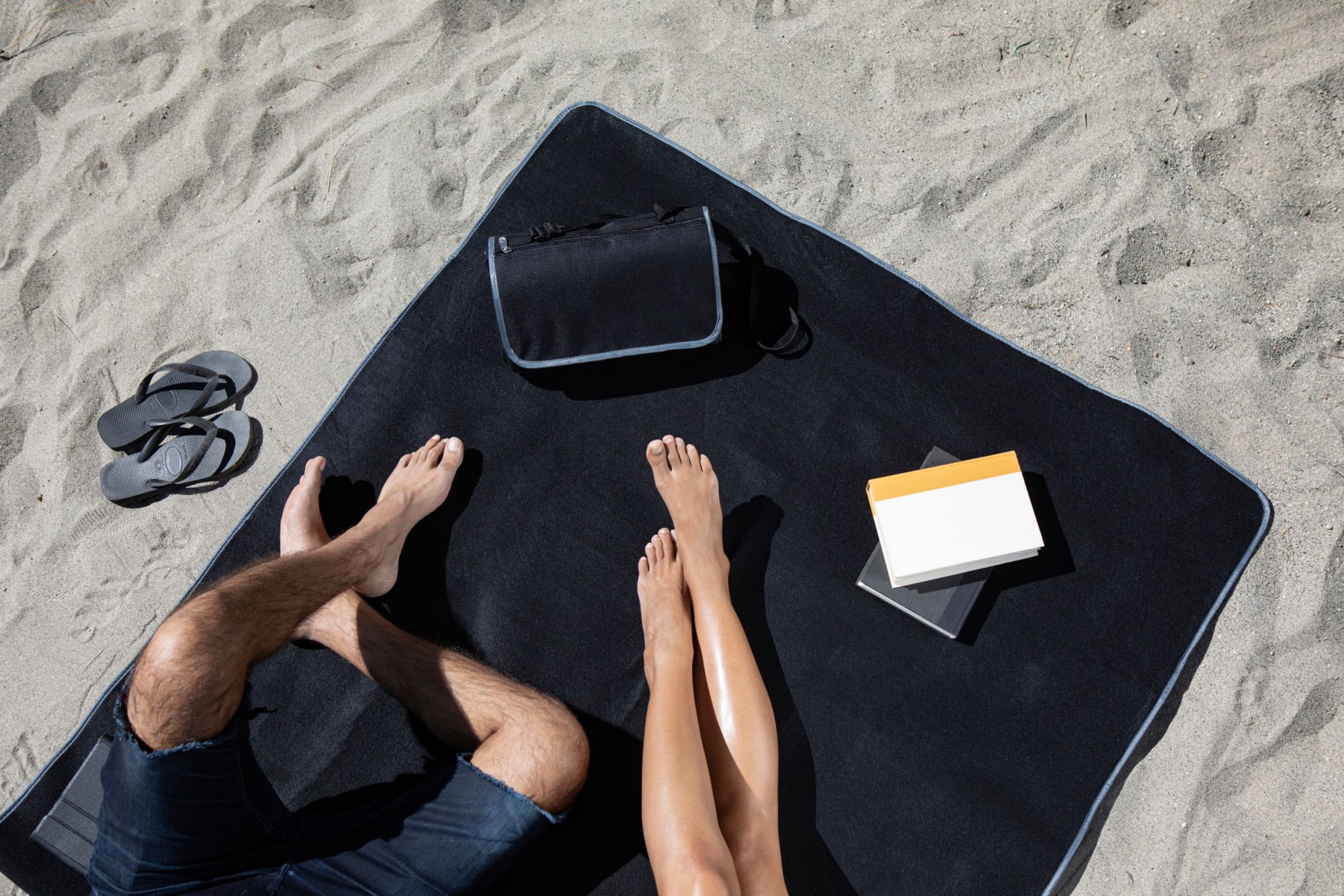 Picnic Time Pittsburgh Pirates Outdoor Picnic Blanket Tote product image