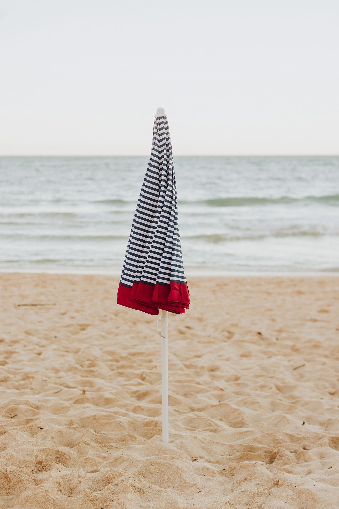 Picnic Time 5.5 Ft. Portable Beach Umbrella product image
