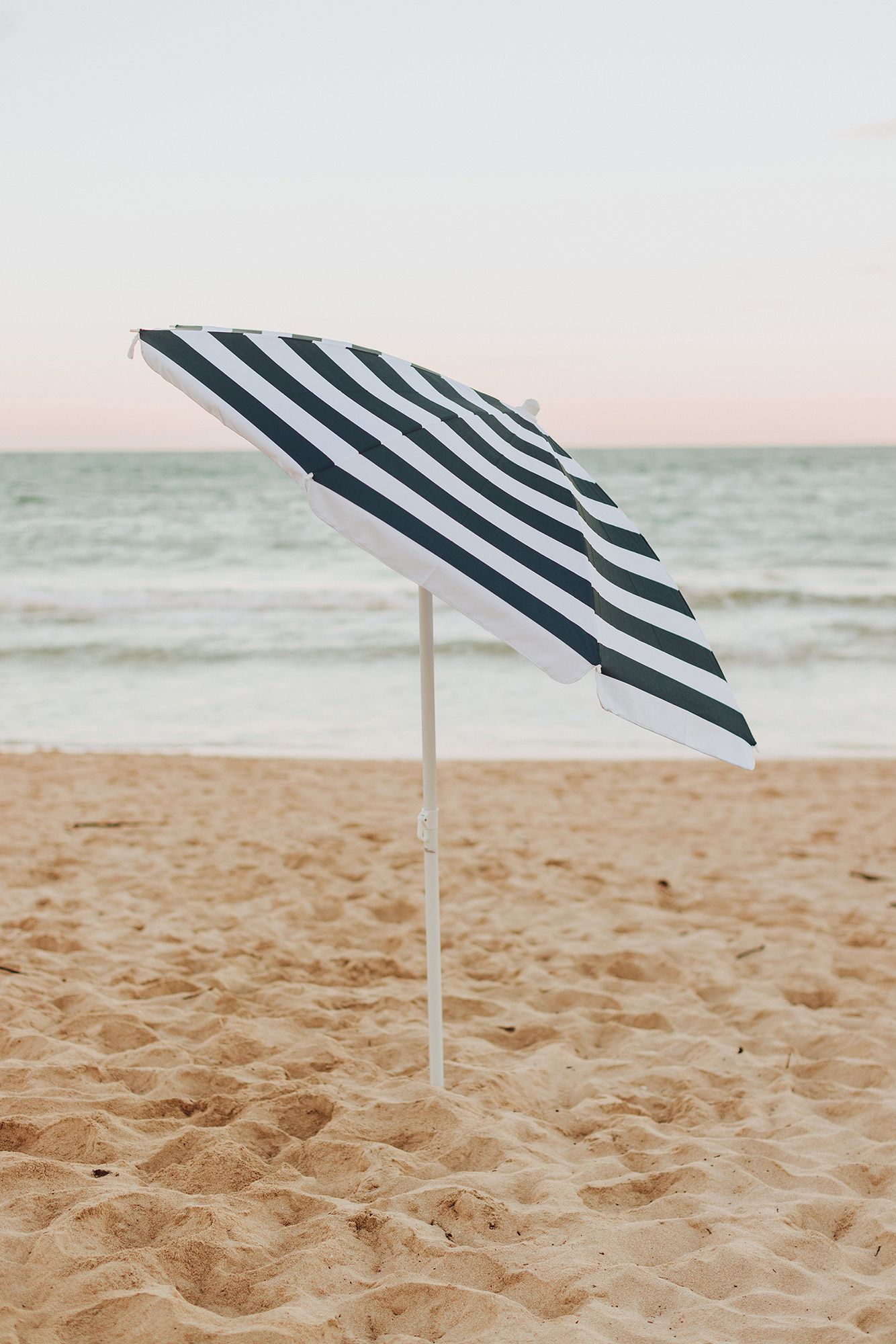 Picnic Time 5.5 Ft. Portable Beach Umbrella product image