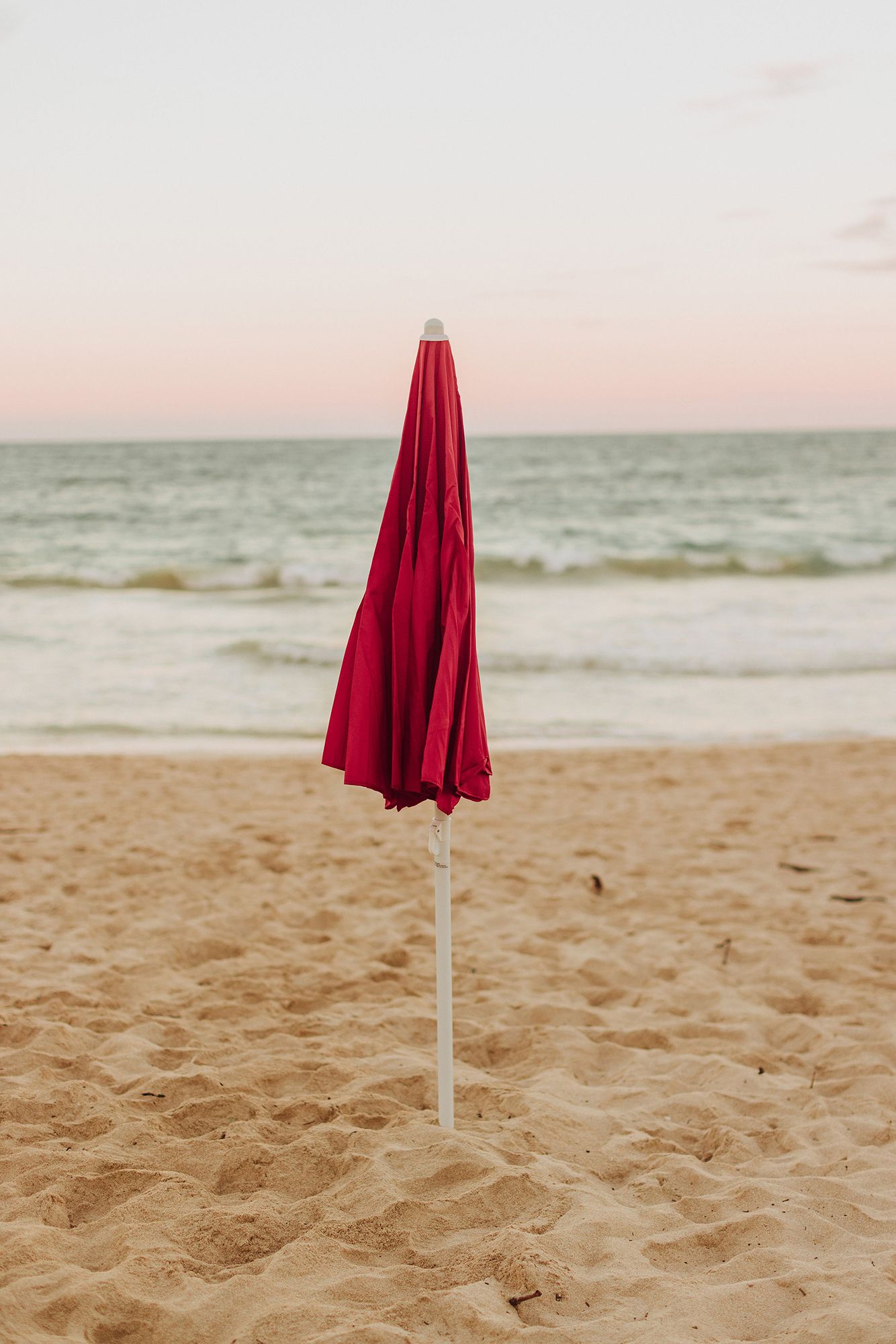 Picnic Time 5.5 Ft. Portable Beach Umbrella product image