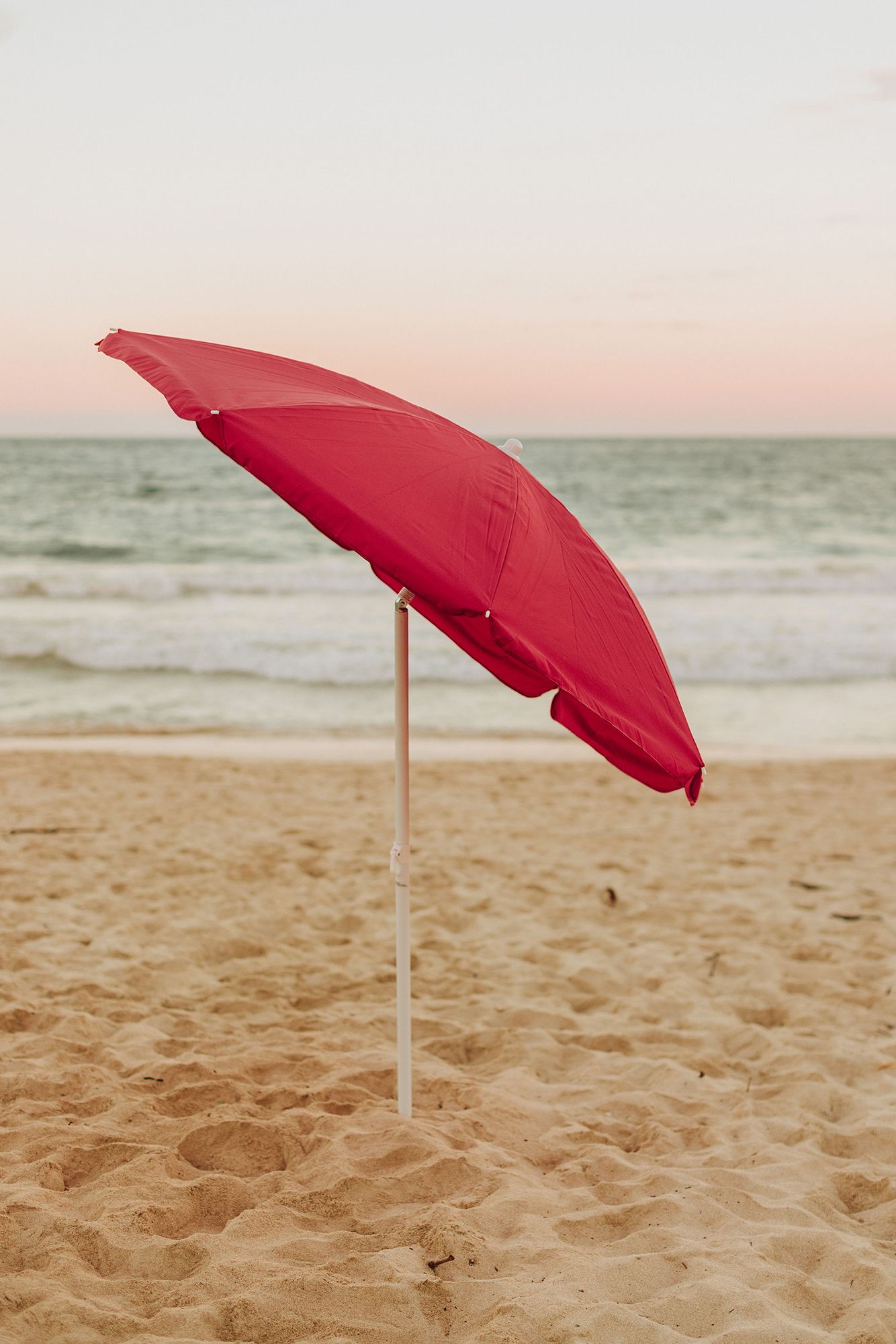 Picnic Time 5.5 Ft. Portable Beach Umbrella product image