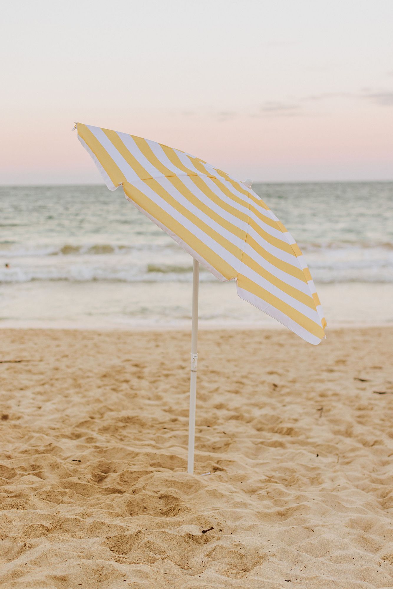 Picnic Time 5.5 Ft. Portable Beach Umbrella product image