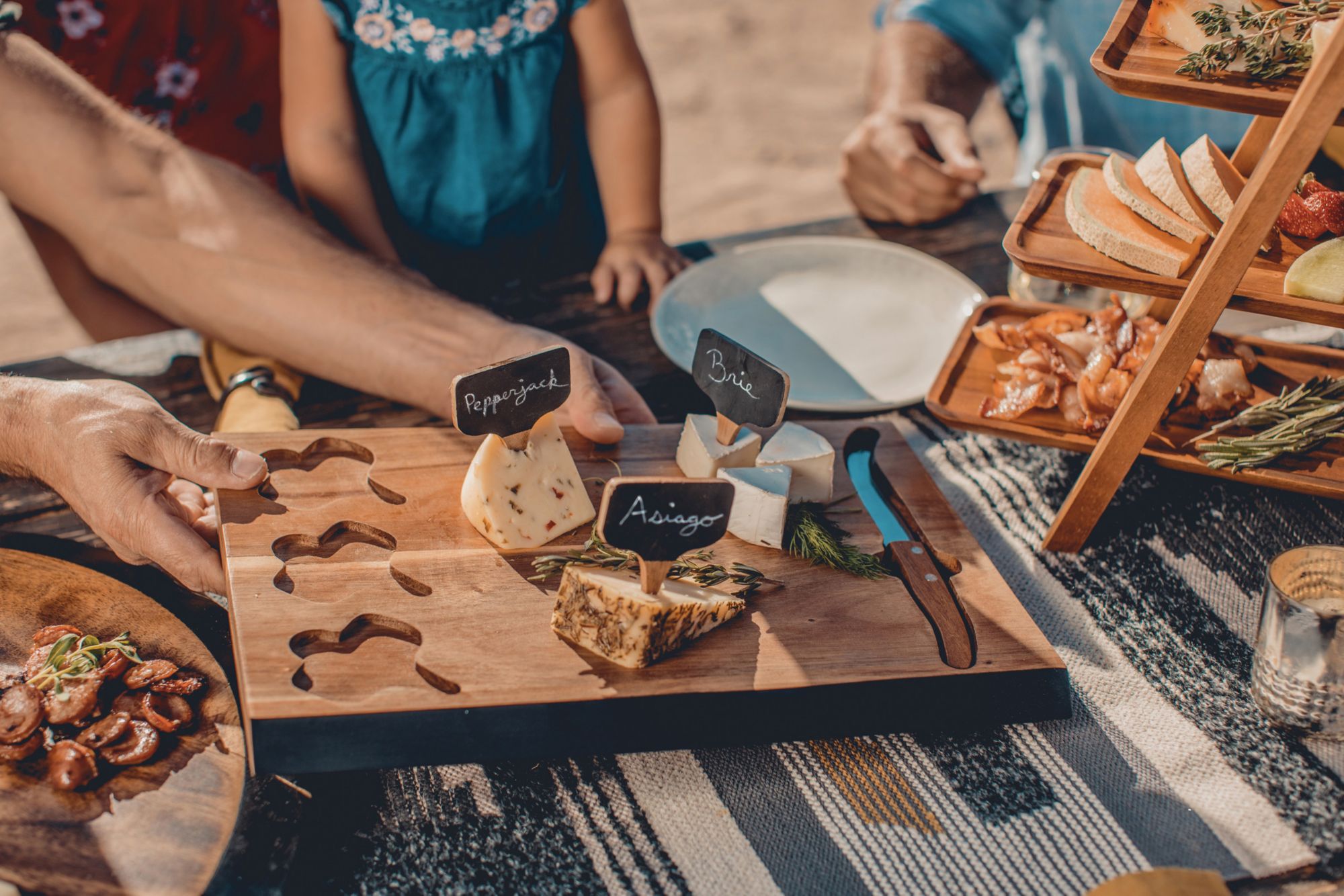 Picnic Time Colorado Rockies Delio Cutting Board and Knife Set