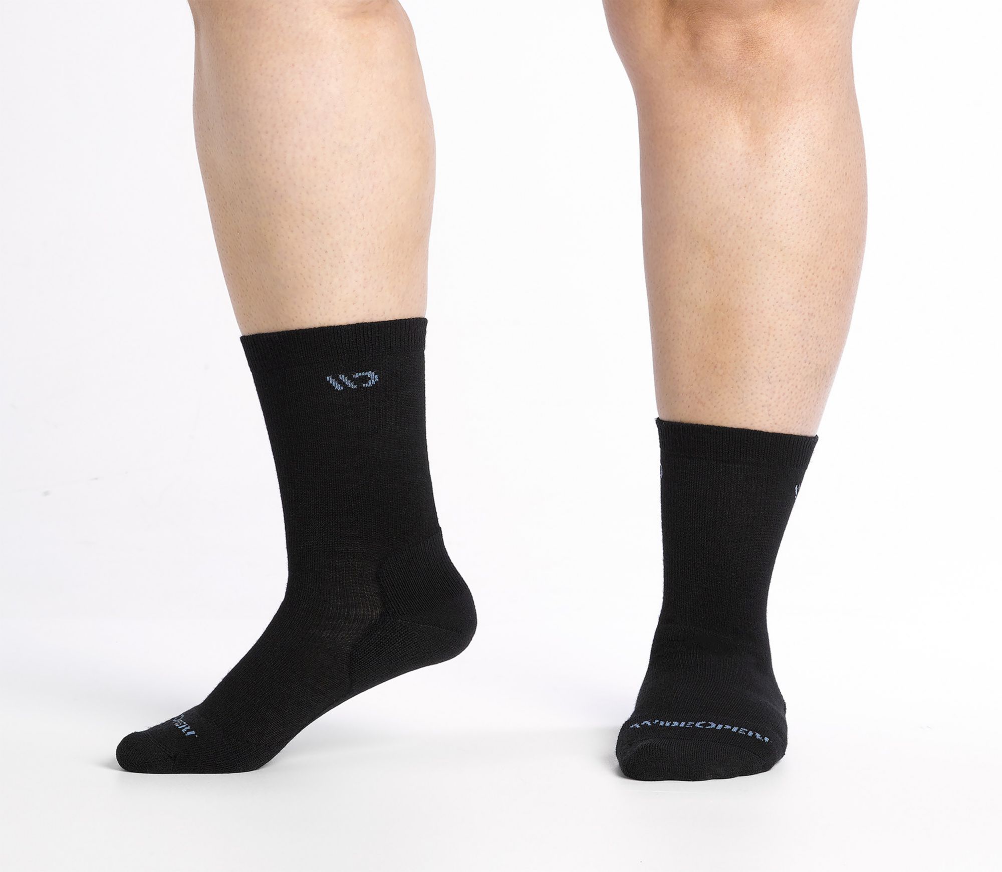 Wide Open Women's Solid Cushioned Crew Socks product image