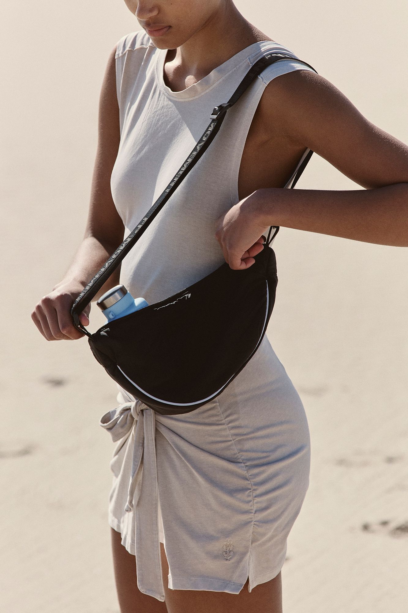 FP Movement Women's Bulls Eye Sling Bag product image