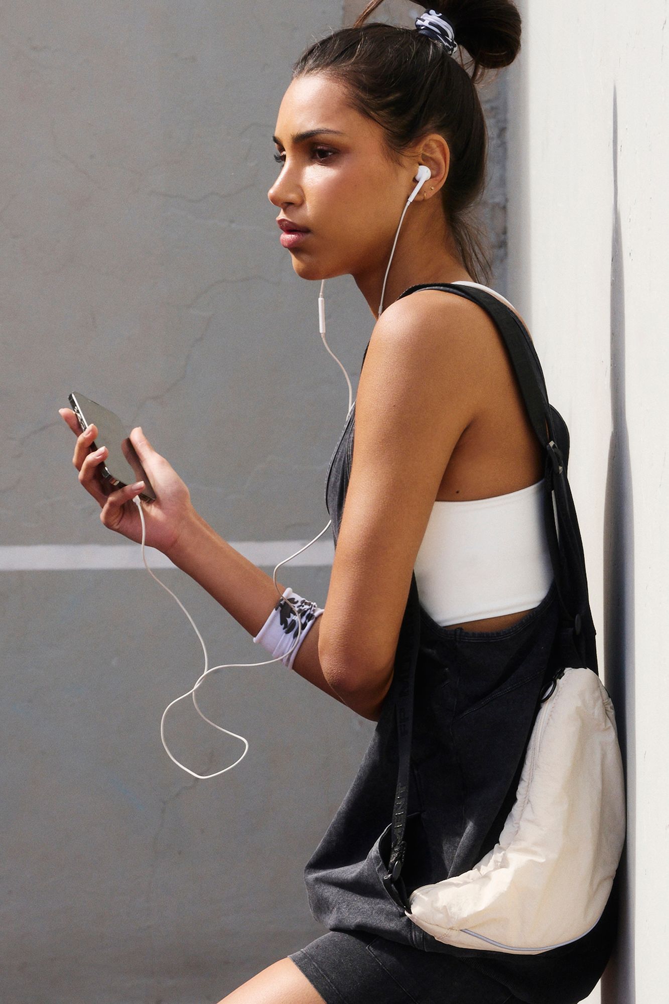 FP Movement Women's Bulls Eye Sling Bag product image