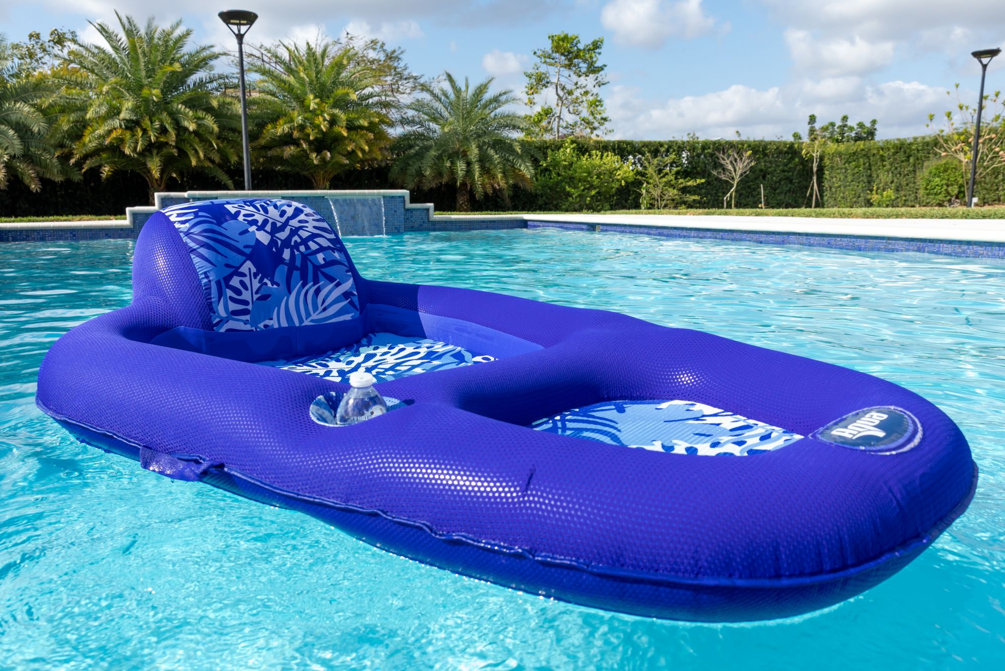 Aqua Luxury Lounge product image