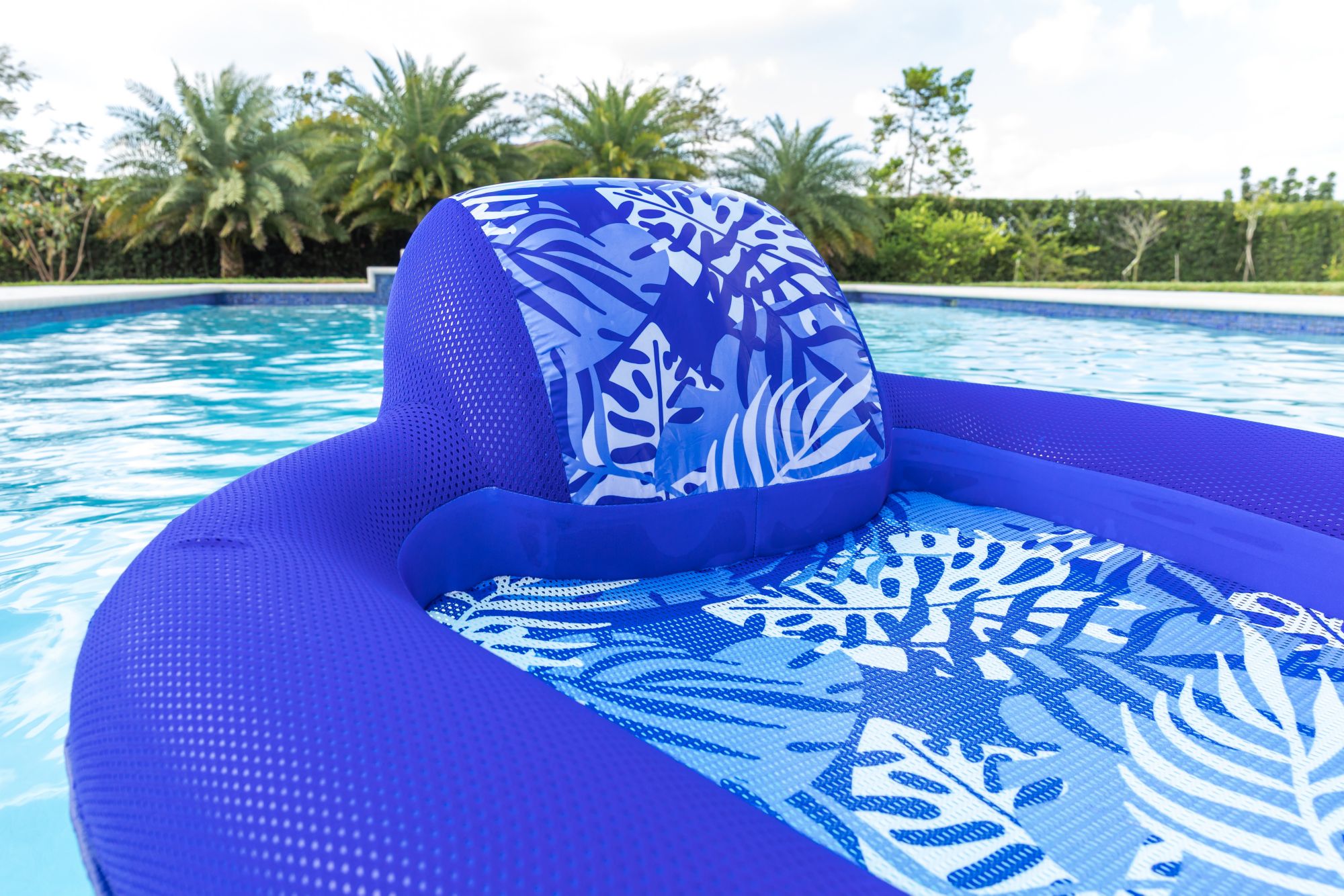 Aqua Luxury Lounge product image