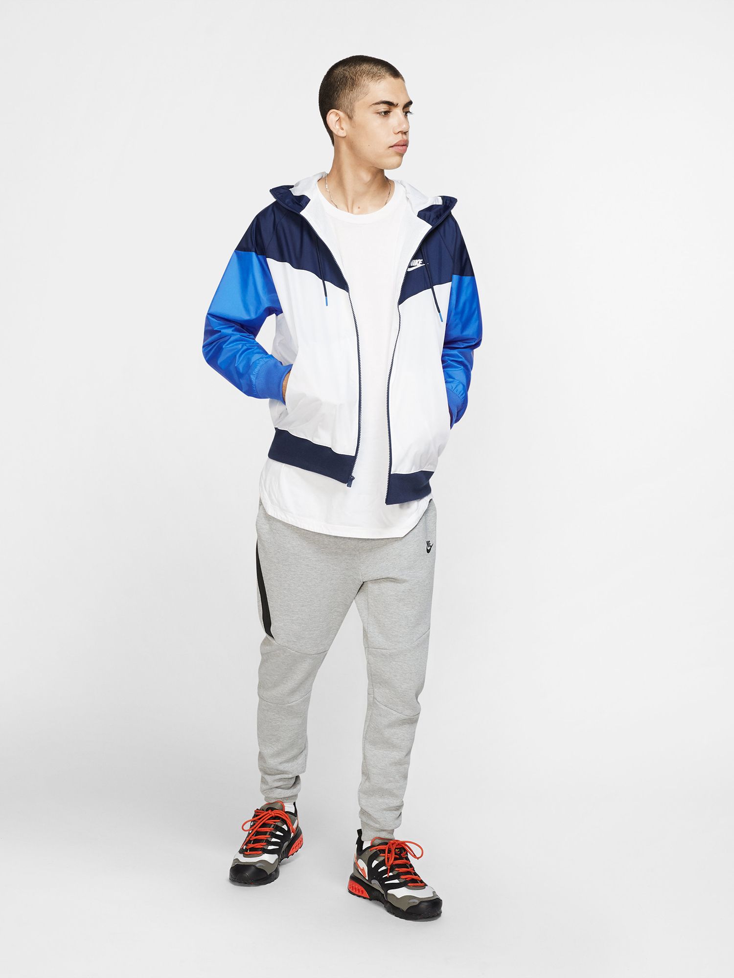 Nike Men's Sportswear 2019 Hooded Windrunner Jacket product image