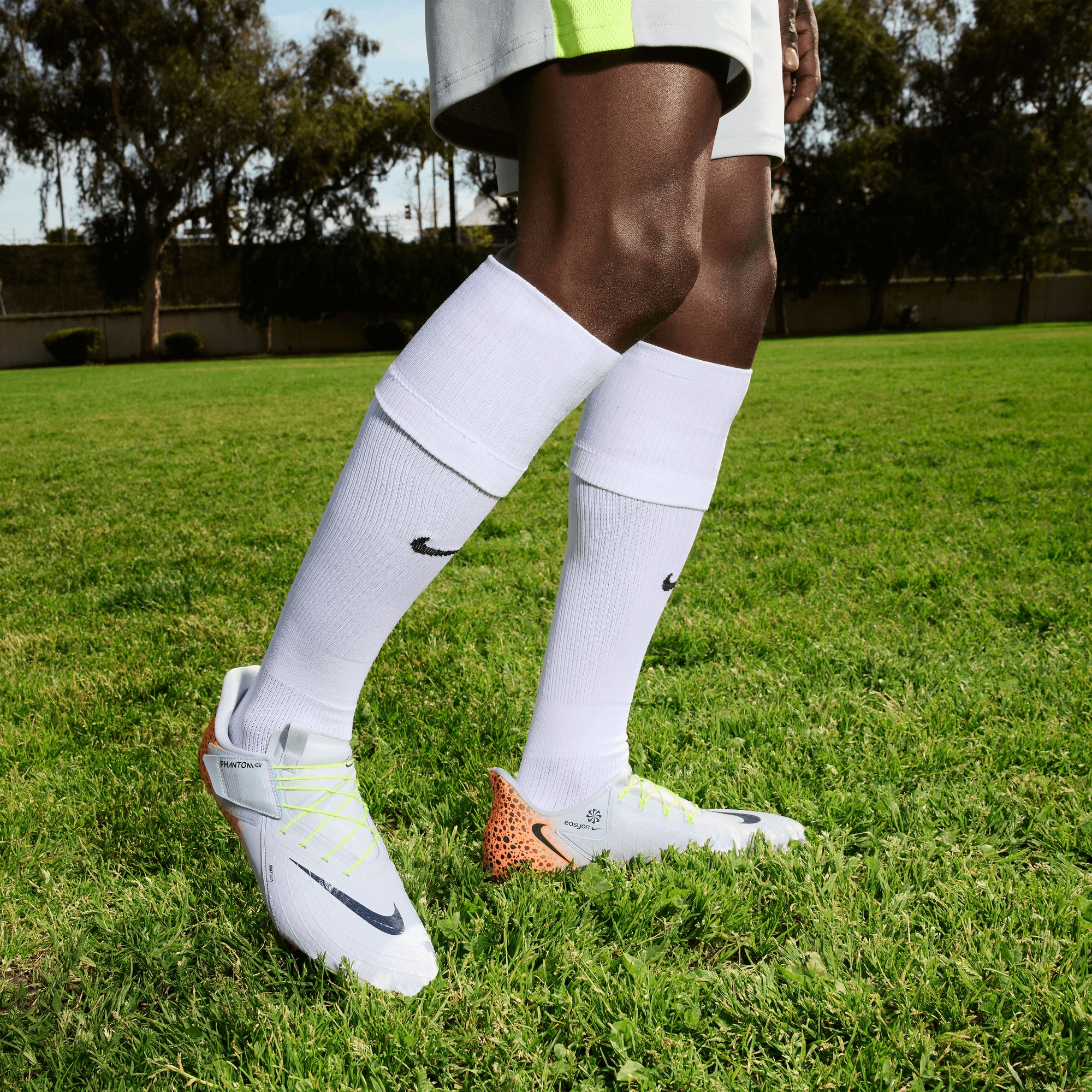 Nike Phantom GX 2 Academy EasyOn MG Soccer Cleats product image