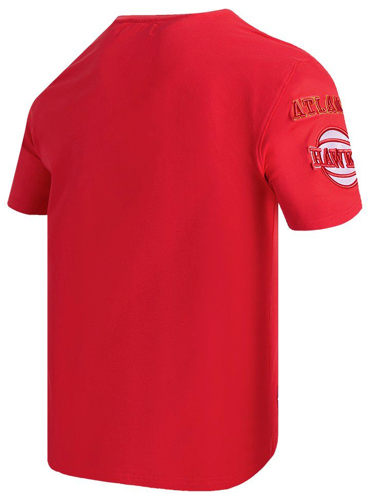 Pro Standard Men's Atlanta Hawks Red Old English Short Sleeve T-Shirt product image