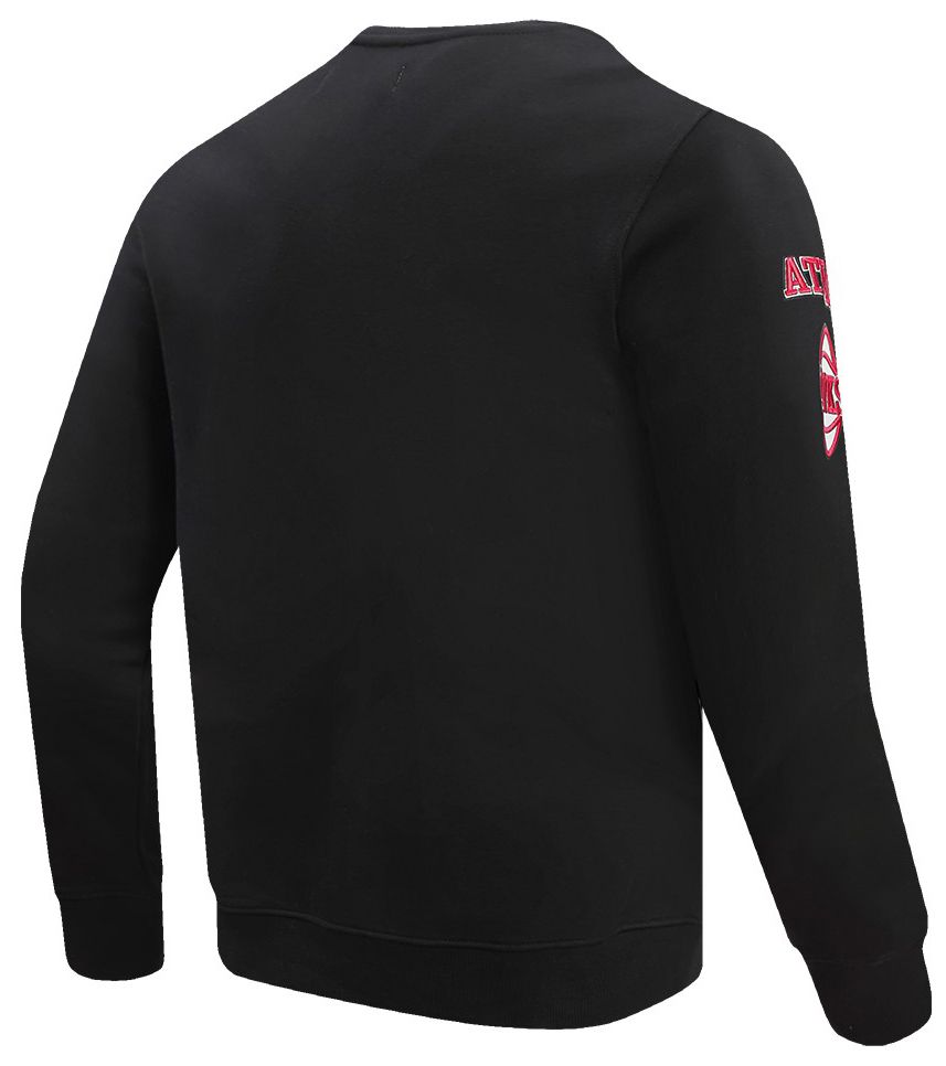 Pro Standard Men's Atlanta Hawks Black Old English Fleece Crewneck Sweatshirt product image