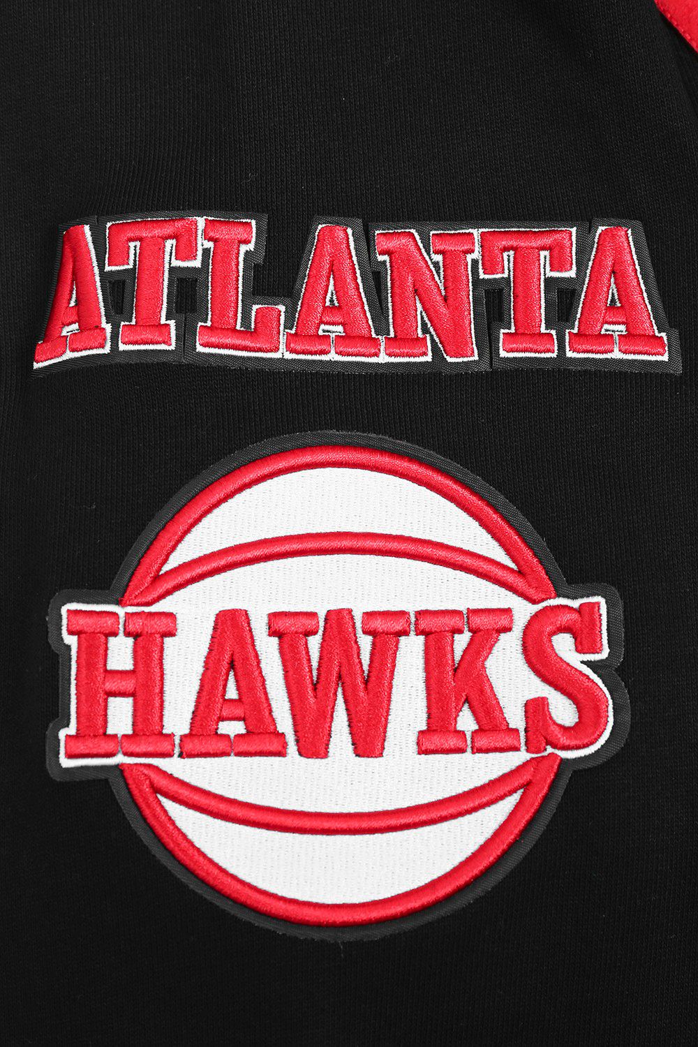 Pro Standard Men's Atlanta Hawks Black Old English Fleece Crewneck Sweatshirt product image
