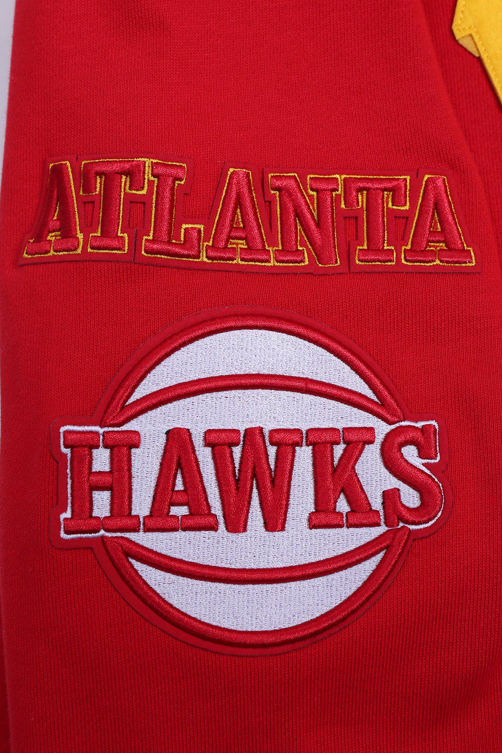 Pro Standard Men's Atlanta Hawks Red Old English Fleece Crewneck Sweatshirt product image