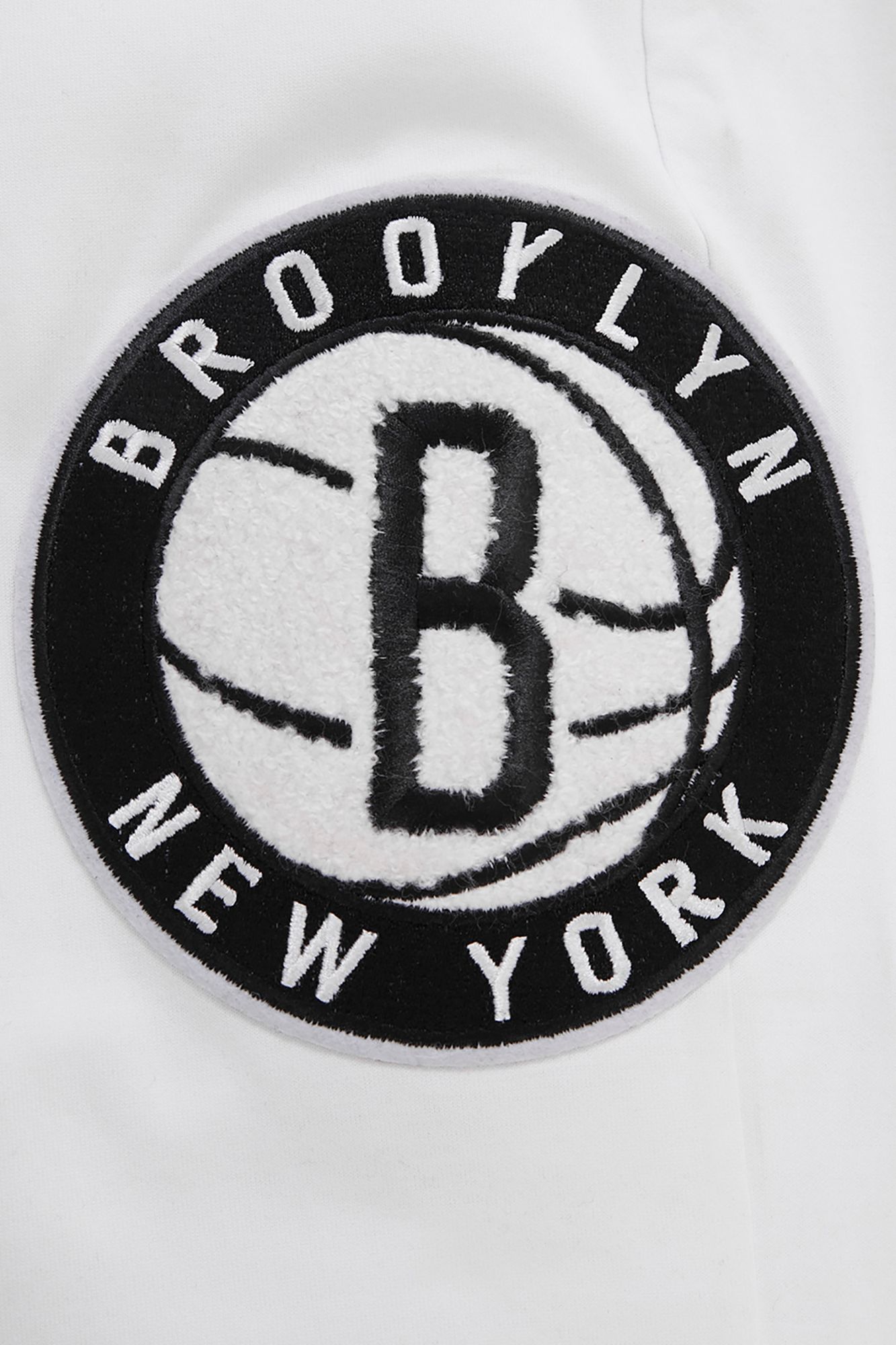 Pro Standard Men's Brooklyn Nets White Chenille Joggers product image