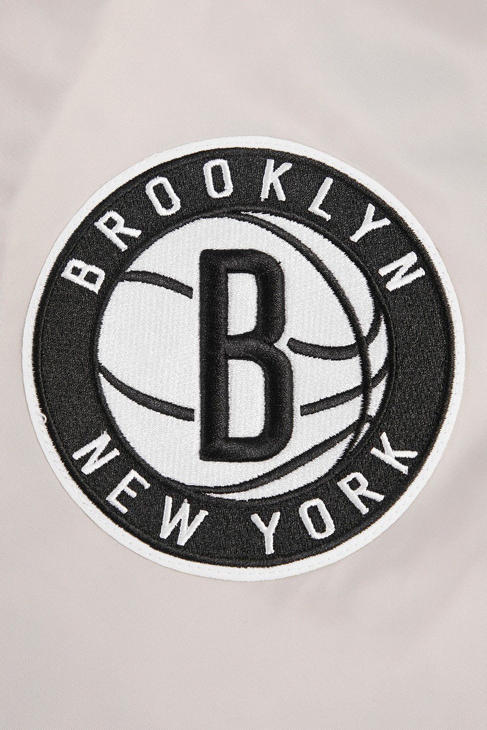 Pro Standard Men's Brooklyn Nets Silver Big Logo Satin Jacket product image