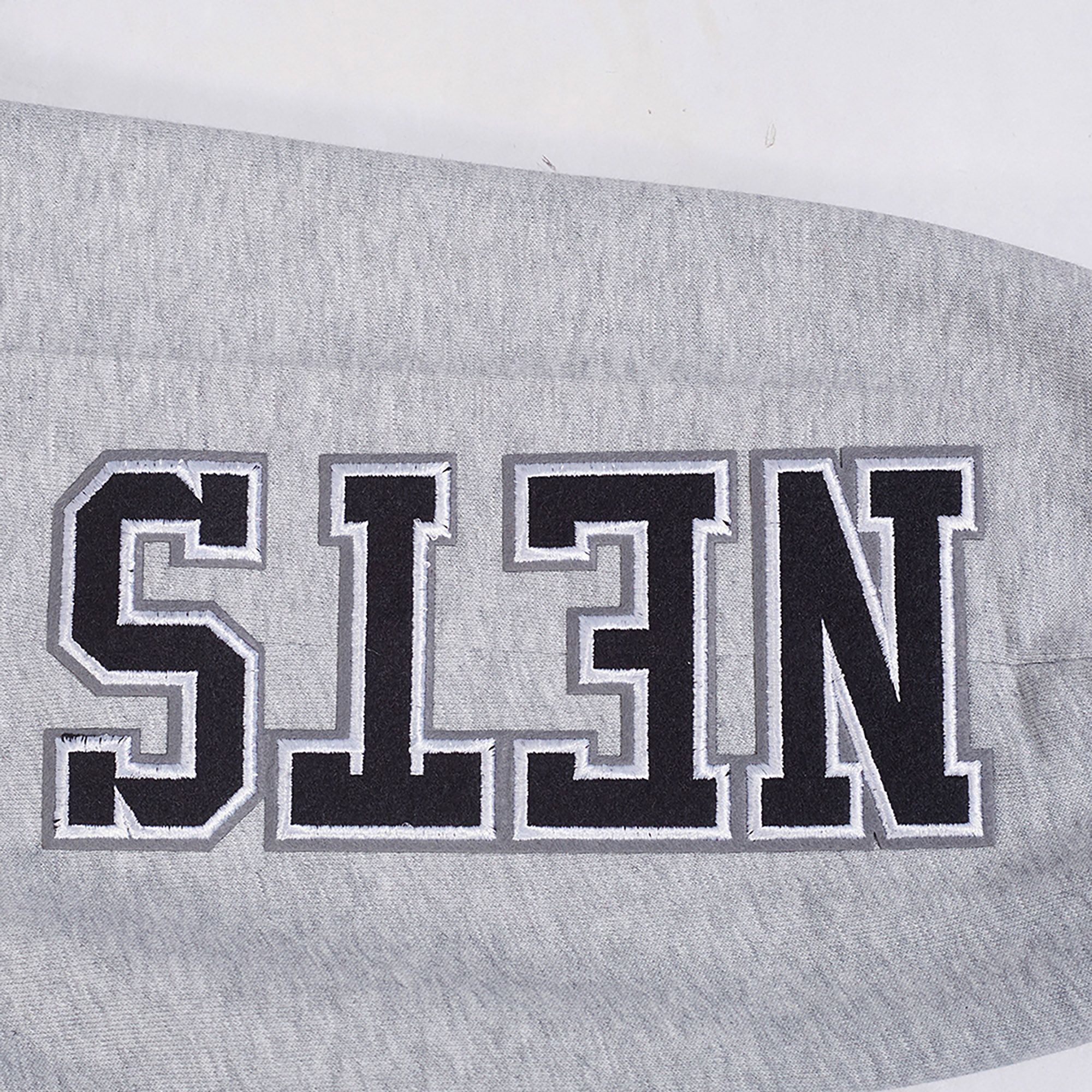 Pro Standard Women's Brooklyn Nets Grey Crest Emblem Sweatpants product image