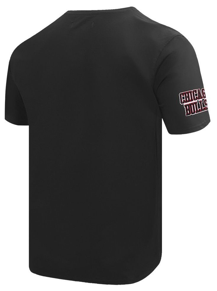 Pro Standard Men's Chicago Bulls Black Old English Short Sleeve T-Shirt product image