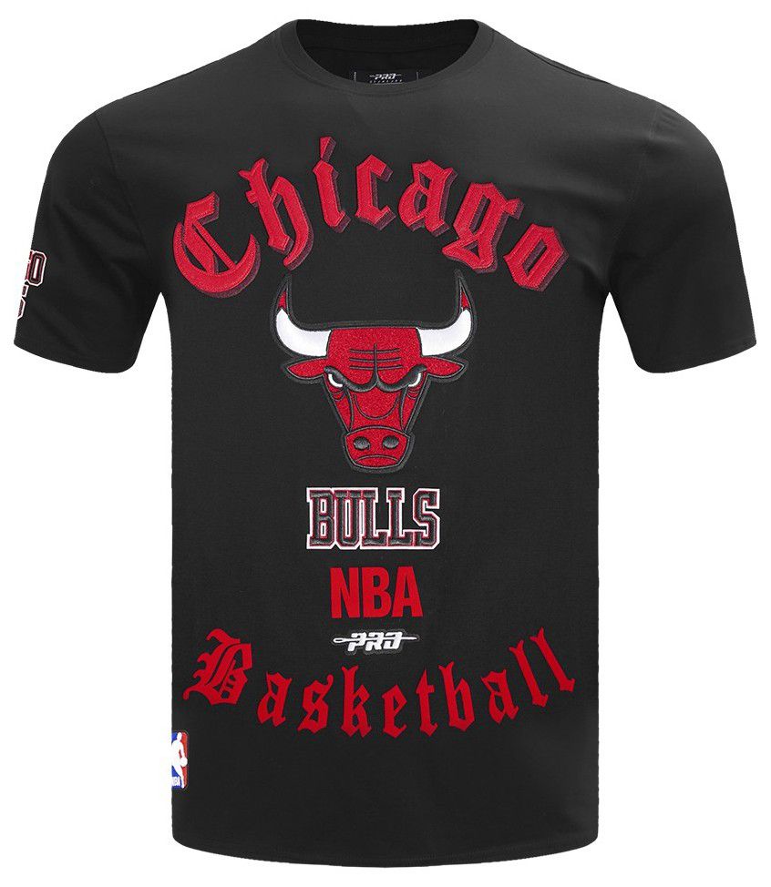 Pro Standard Men's Chicago Bulls Black Old English Short Sleeve T-Shirt product image