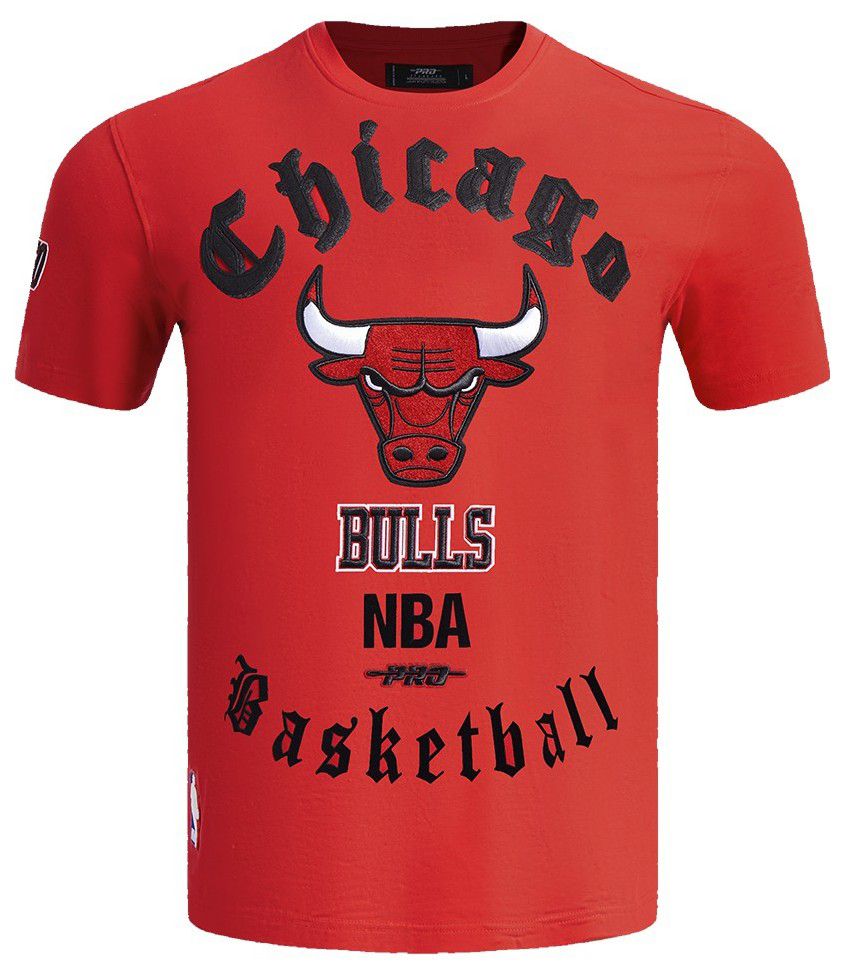 Pro Standard Men's Chicago Bulls Red Old English Short Sleeve T-Shirt product image