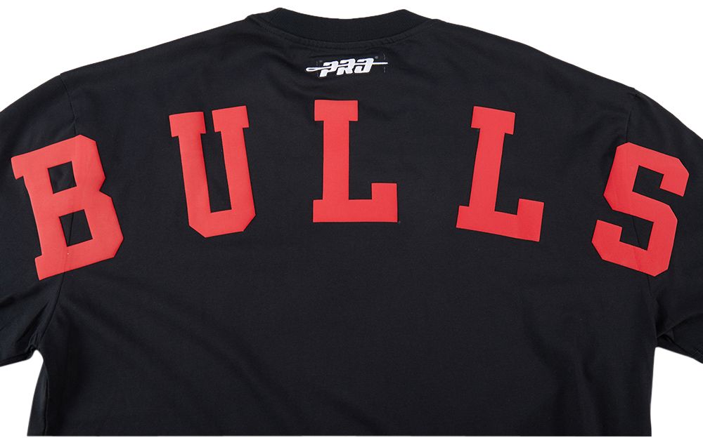 Pro Standard Men's Chicago Bulls Black Wingspan Drop Shoulder Short Sleeve T-Shirt product image