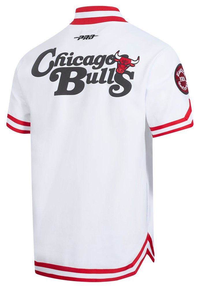 Pro Standard Men's Chicago Bulls White Souvenir Warm Up Jacket product image