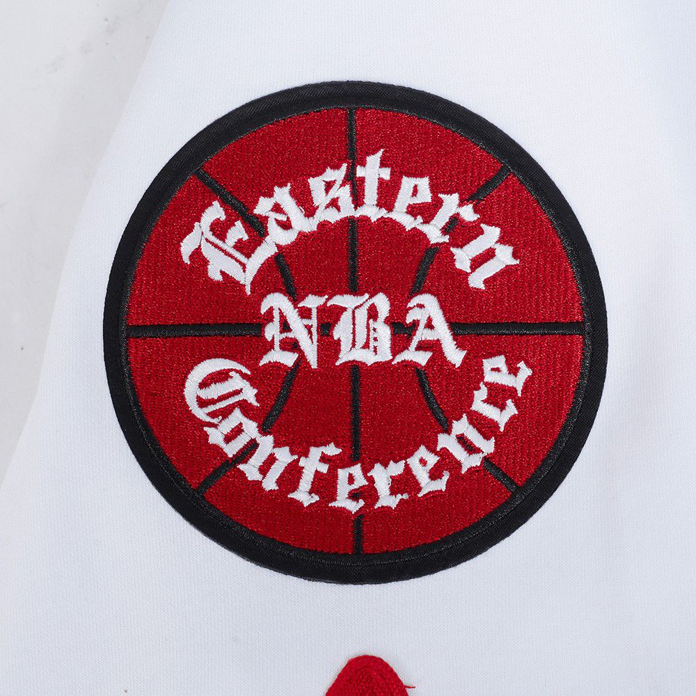 Pro Standard Men's Chicago Bulls White Souvenir Warm Up Jacket product image