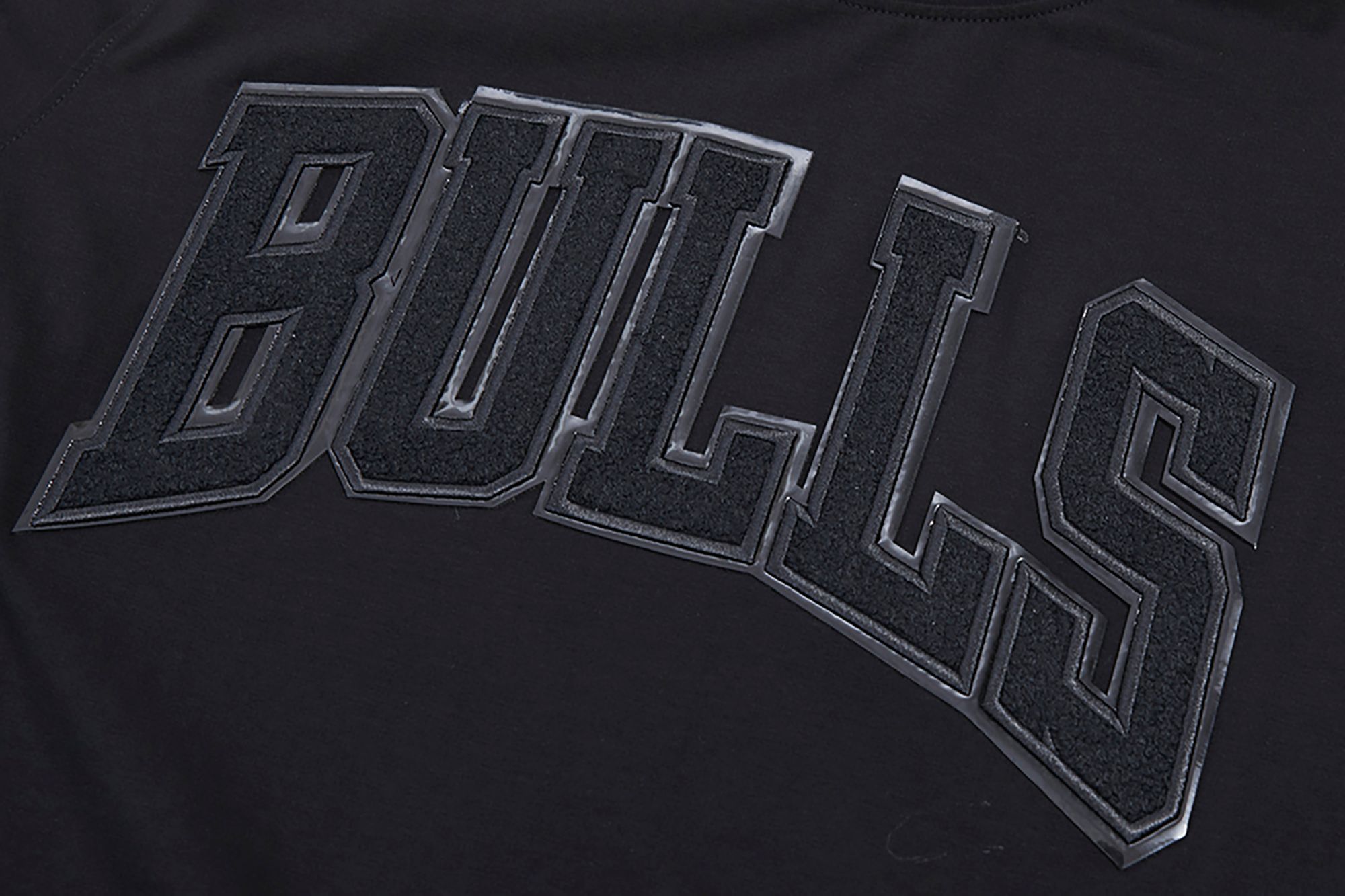 Pro Standard Men's Chicago Bulls Black Logo Pro Team T-Shirt product image