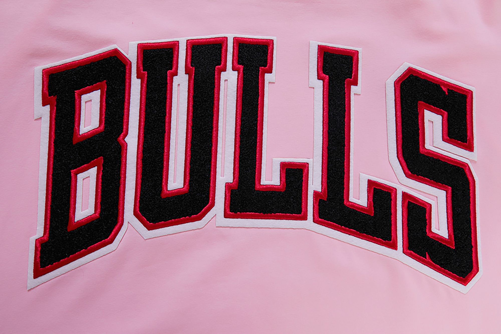 Pro Standard Men's Chicago Bulls Pink Logo Pro Team T-Shirt product image