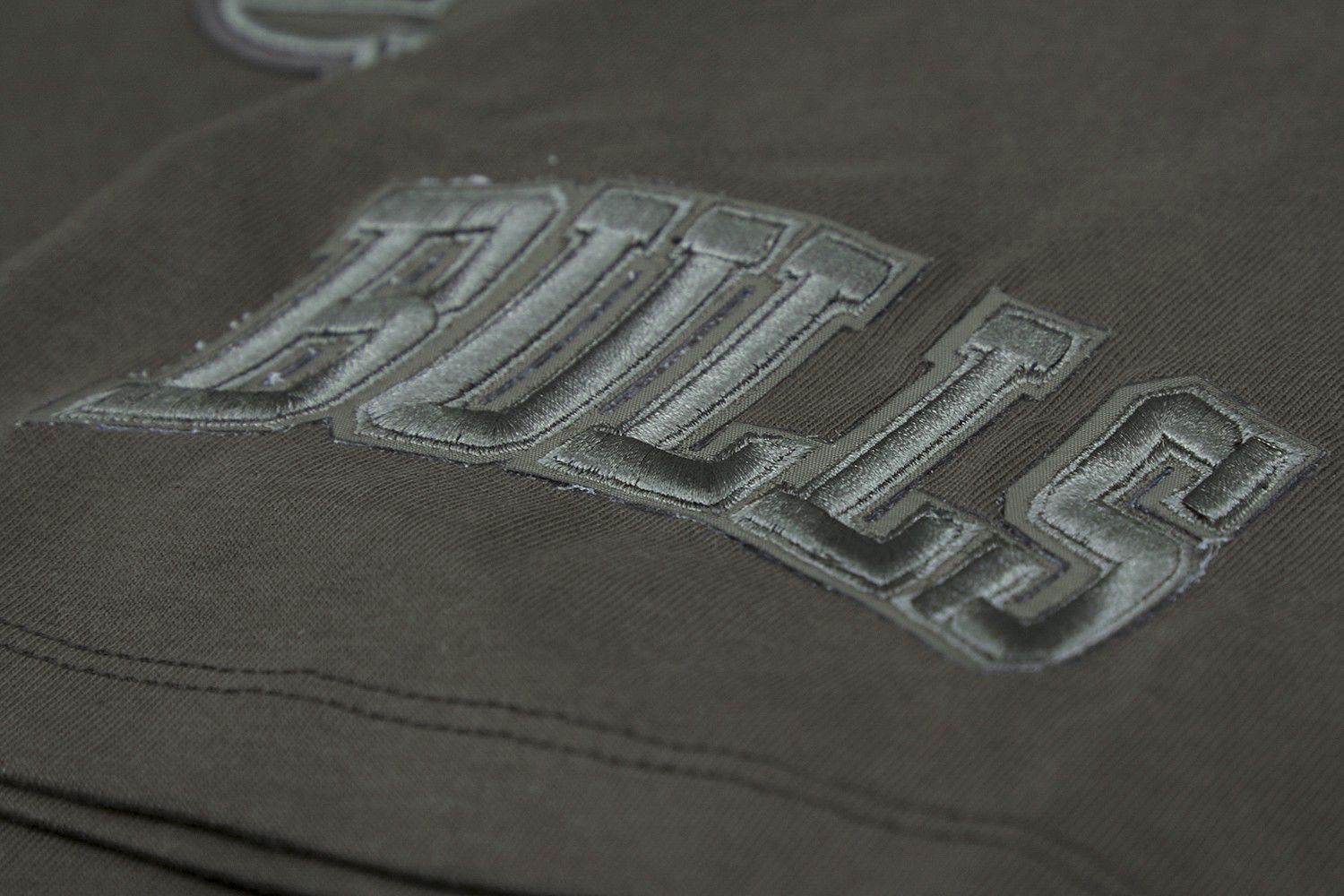 Pro Standard Men's Chicago Bulls Taupe Neutral Drop Shoulder Short Sleeve T-Shirt product image