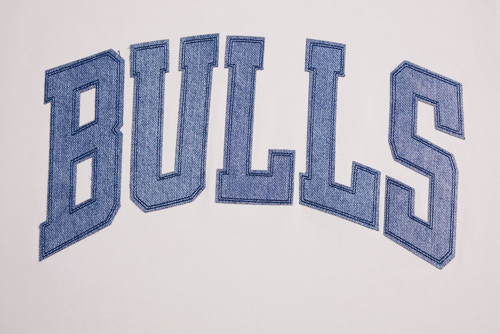 Pro Standard Men's Chicago Bulls Linen Varsity Blues Short Sleeve T-Shirt product image