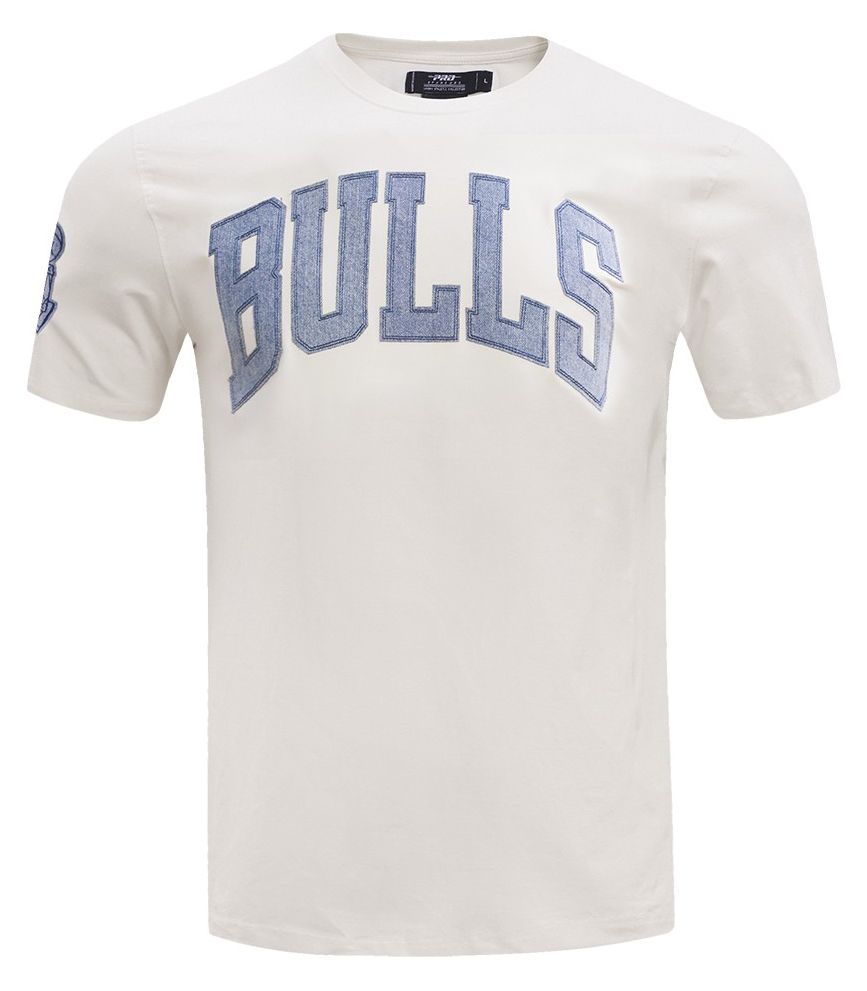 Pro Standard Men's Chicago Bulls Linen Varsity Blues Short Sleeve T-Shirt product image