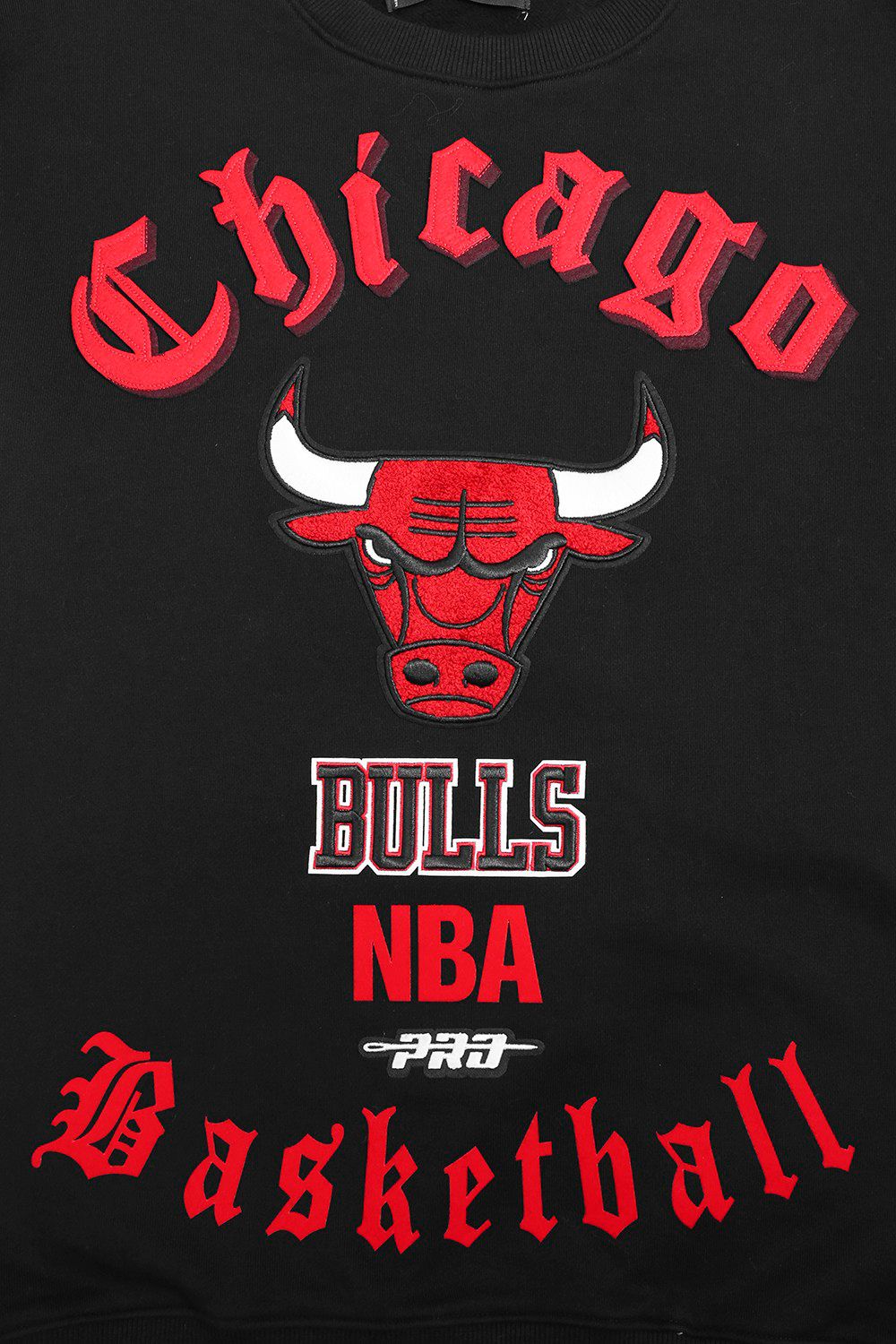 Pro Standard Men's Chicago Bulls Black Old English Fleece Crewneck Sweatshirt product image