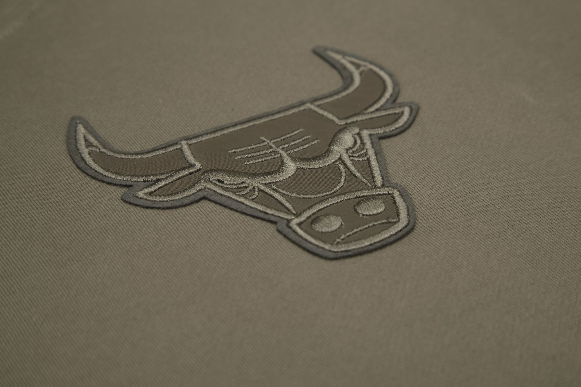 Pro Standard Men's Chicago Bulls Taupe Neutral Drop Shoulder Fleece Hoodie product image