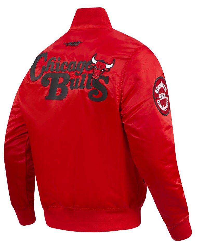 Pro Standard Men's Chicago Bulls Red Souvenir Satin Jacket product image