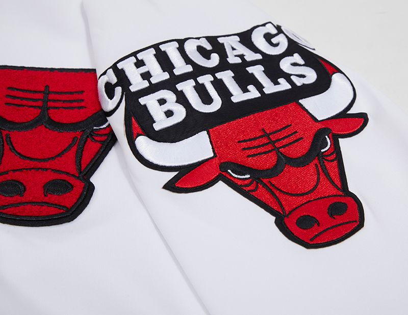 Pro Standard Men's Chicago Bulls White Classic Track Jacket product image