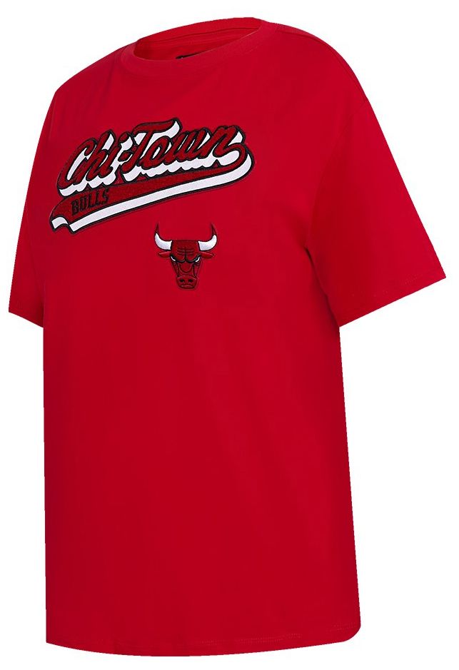 Pro Standard Women's Chicago Bulls Red Script Tail Boyfriend T-Shirt product image