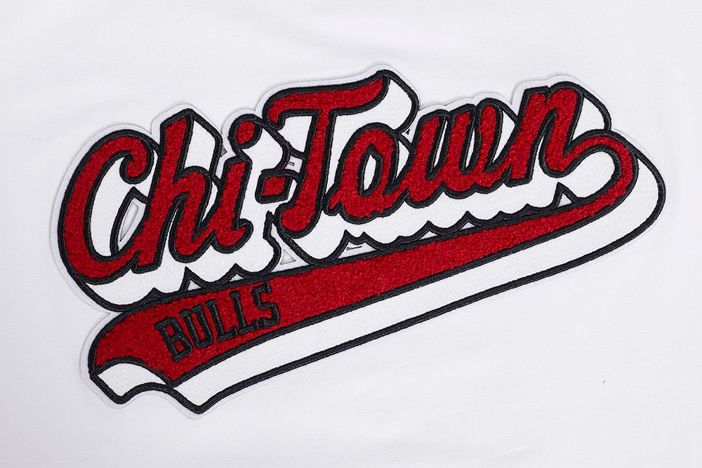 Pro Standard Women's Chicago Bulls White Script Tail Boxy T-Shirt product image
